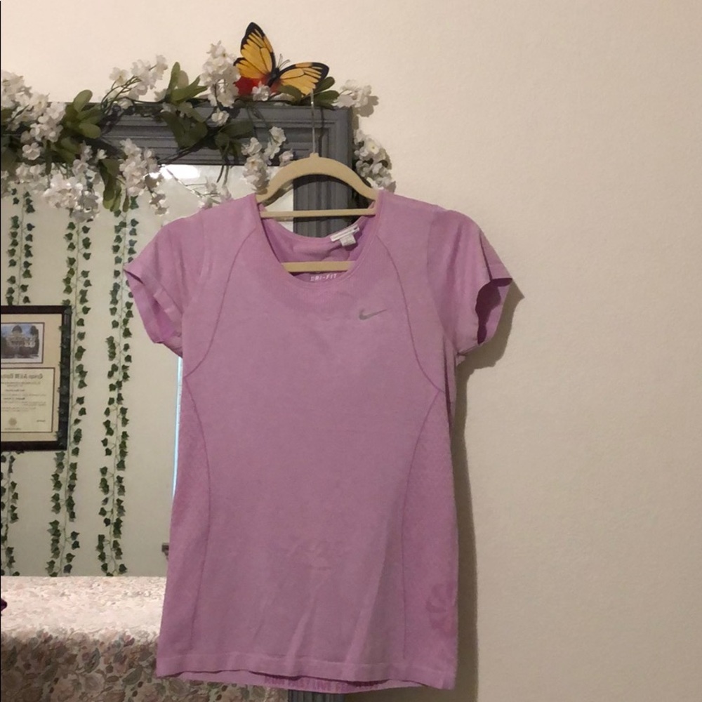 🌼Nike workout top!!